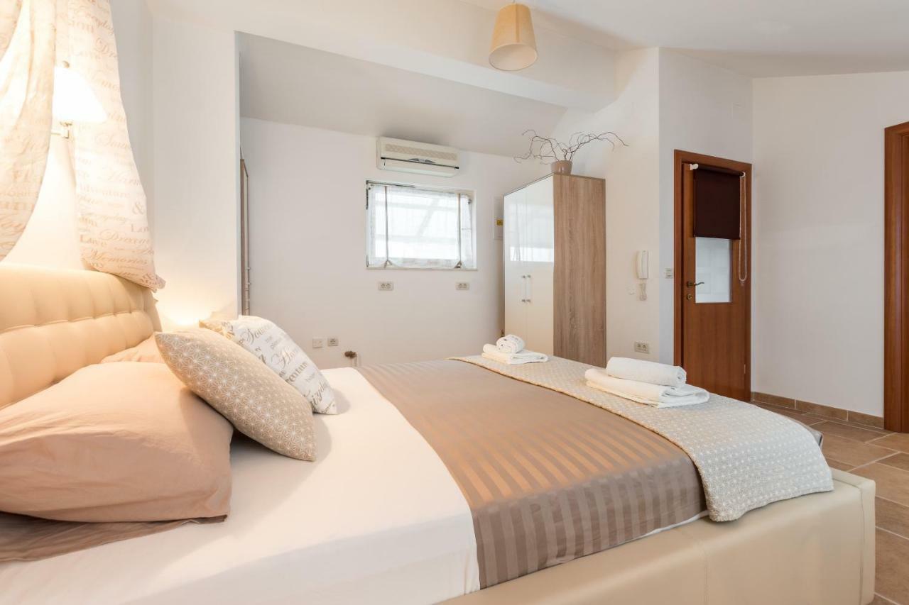 Holiday Home Harmony Žrnovnica Extérieur photo